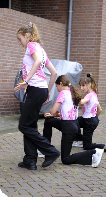 Dansende kids die streetdance doen bij dansschool collab studios