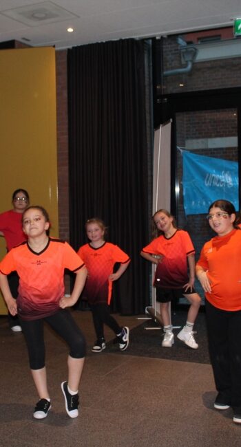 Dansende kids die streetdance doen bij dansschool collab studios