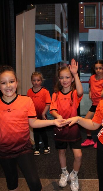 Dansende kids die streetdance doen bij dansschool collab studios