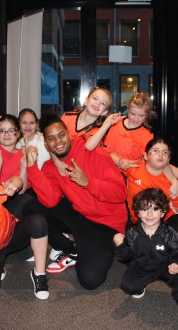 Dansende kids die streetdance doen bij dansschool collab studios