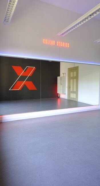 Zaal huren in Breda met veel natuurlijk licht en hoge ramen