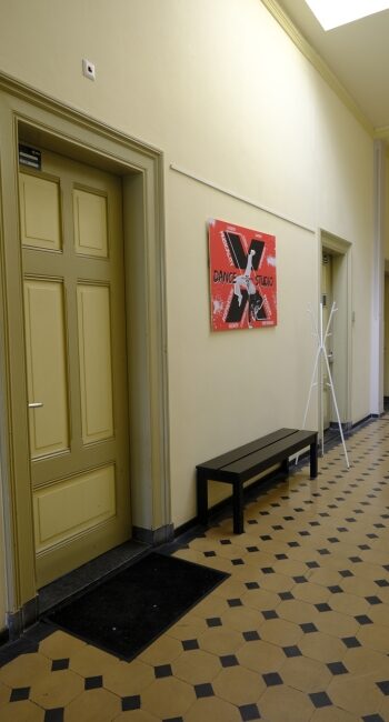 Ruime en lichte zaal voor danslessen en workshops in Breda