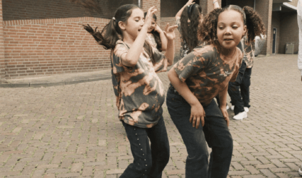 Energieke streetdance performance – Jaarlijkse Collab Showcase 2025