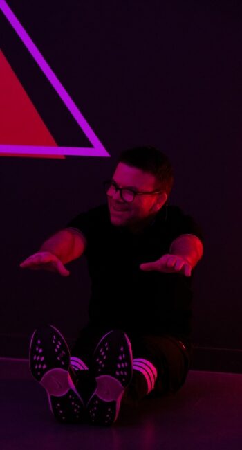 Persoonlijke aandacht tijdens de Hiphop 35+ les bij Collab Studios
